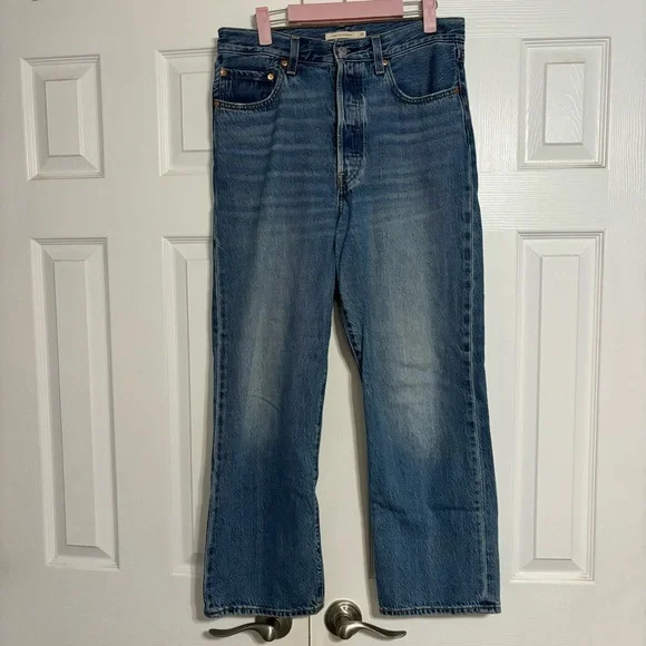 Levi's Women's Light Blue Straight Leg Jeans - Picture 2 of 7